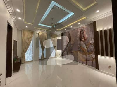 بحریہ ٹاؤن سیکٹر سی بحریہ ٹاؤن,لاہور میں 2 کمروں کا 10 مرلہ زیریں پورشن 75.0 ہزار میں کرایہ پر دستیاب ہے۔