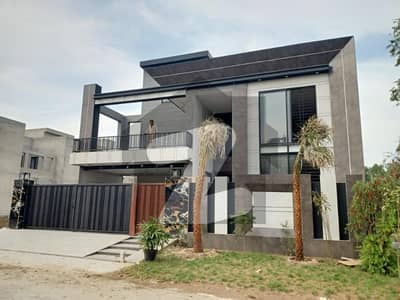 ویلینشیاء ہاؤسنگ سوسائٹی لاہور میں 6 کمروں کا 1 کنال مکان 6.5 کروڑ میں برائے فروخت۔