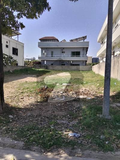 PRIME LOCATION ONE KANAL PLOT AVAIL FOR SALE DHA PHASE 1