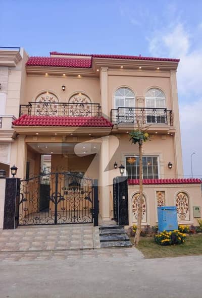 5 marla house with basment for sale in DHA 9 town 4 bed rooms 1study room 4 bath rooms