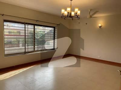 Beautiful Upper portion unfurnished for Pakistani families