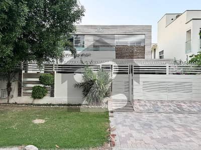 ڈی ایچ اے فیز 2 ڈیفنس (ڈی ایچ اے),لاہور میں 5 کمروں کا 1 کنال مکان 3.25 لاکھ میں کرایہ پر دستیاب ہے۔