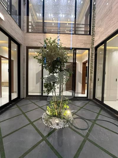 ایڈن ایگزیکیٹو ایڈن گارڈنز,فیصل آباد میں 5 کمروں کا 10 مرلہ مکان 5.9 کروڑ میں برائے فروخت۔