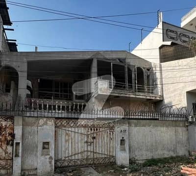 Banglow For Sale 200sqyard just like a plot