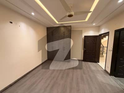 Prime Location 7 Marla House In GT Road For sale At Good Location