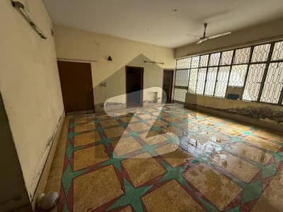 حبیب اللہ روڈ لاہور میں 9 کمروں کا 9 مرلہ مکان 4.0 کروڑ میں برائے فروخت۔