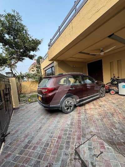 ڈی ایچ اے فیز 8 ڈیفنس (ڈی ایچ اے),لاہور میں 3 کمروں کا 13 مرلہ بالائی پورشن 80.0 ہزار میں کرایہ پر دستیاب ہے۔