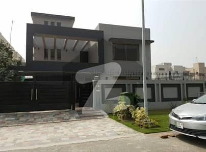 20 MARLA ELEGANT AND FULLY MAINTAINED SUPER HOT LOCATED BUNGALOW IS AVAILABLE IN THE BEST BLOCK OF DHA LAHORE.
