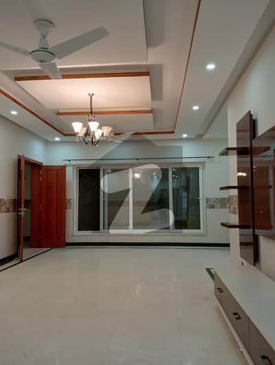 ڈی ۔ 12/3 ڈی ۔ 12,اسلام آباد میں 3 کمروں کا 1 کنال زیریں پورشن 1.5 لاکھ میں کرایہ پر دستیاب ہے۔