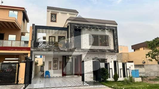 الجلیل گارڈن ۔ بلاک جے الجلیل گارڈن,لاہور میں 5 کمروں کا 10 مرلہ مکان 2.65 کروڑ میں برائے فروخت۔