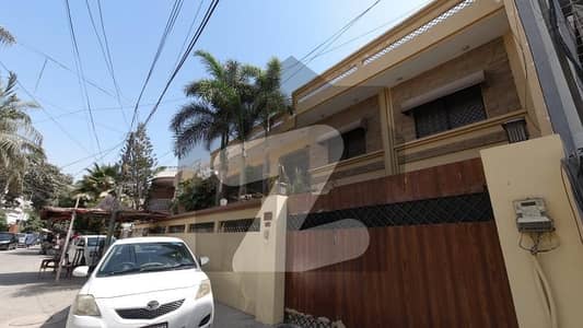 Looking For A Prime Location House In Gulshan-E-Iqbal - Block 4 Karachi