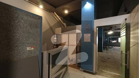 طارق روڈ کراچی میں 12 مرلہ دفتر 3.0 لاکھ میں کرایہ پر دستیاب ہے۔