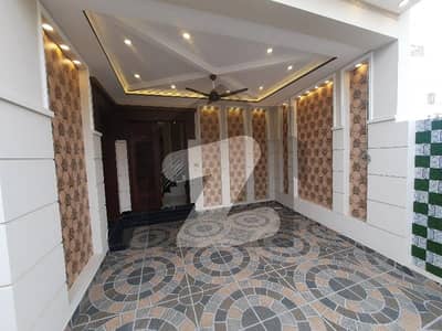 سٹی ہاؤسنگ سکیم جہلم میں 5 مرلہ مکان 1.58 کروڑ میں برائے فروخت۔