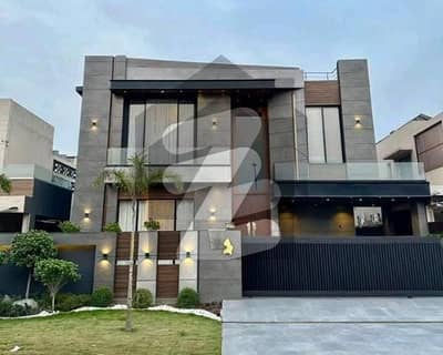 ڈی ایچ اے فیز 7 - بلاک ایس فیز 7,ڈیفنس (ڈی ایچ اے),لاہور میں 7 کمروں کا 1 کنال مکان 3.1 لاکھ میں کرایہ پر دستیاب ہے۔