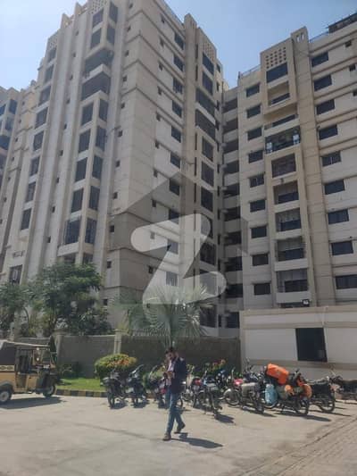 صائمہ جناح ایونیو ملیر,کراچی میں 3 کمروں کا 10 مرلہ فلیٹ 3.05 کروڑ میں برائے فروخت۔