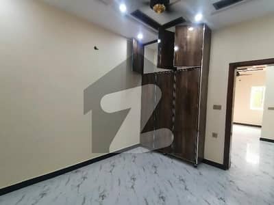 ایل ڈی اے ایوینیو لاہور میں 9 کمروں کا 10 مرلہ مکان 3.25 کروڑ میں برائے فروخت۔