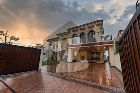 ڈی ایچ اے فیز 5 ڈیفنس (ڈی ایچ اے),لاہور میں 7 کمروں کا 2 کنال مکان 32.0 کروڑ میں برائے فروخت۔