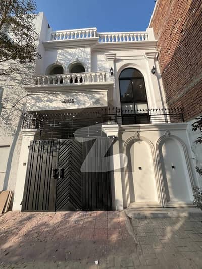 ملتان پبلک سکول روڈ ملتان میں 3 کمروں کا 3 مرلہ مکان 42.0 ہزار میں کرایہ پر دستیاب ہے۔