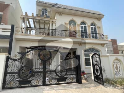 رائل آرچرڈ ملتان پبلک سکول روڈ,ملتان میں 5 کمروں کا 10 مرلہ مکان 1.3 لاکھ میں کرایہ پر دستیاب ہے۔