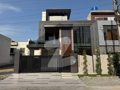 سینٹرل پارک ۔ بلاک جی سینٹرل پارک ہاؤسنگ سکیم,لاہور میں 5 کمروں کا 10 مرلہ مکان 4.1 کروڑ میں برائے فروخت۔