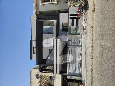 بحریہ نشیمن لاہور میں 5 کمروں کا 8 مرلہ مکان 2.45 کروڑ میں برائے فروخت۔