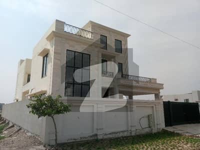 1 Kanal Beautiful House For Sale Near Masjid And Beautiful Park