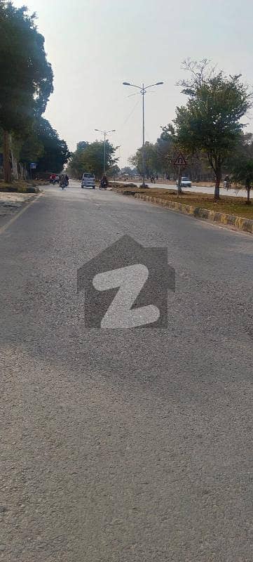 G-11/2 HOUSE 60+90 MAIN DOUBLE ROAD TRIPLE STOREY BACK OPEN FOR SALE