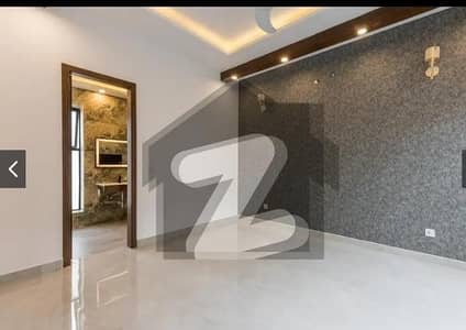 ایل ڈی اے ایوینیو لاہور میں 6 کمروں کا 10 مرلہ مکان 3.25 کروڑ میں برائے فروخت۔