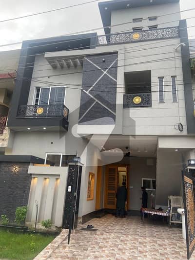 جوبلی ٹاؤن لاہور میں 5 کمروں کا 5 مرلہ مکان 2.37 کروڑ میں برائے فروخت۔