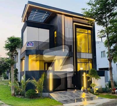 ڈی ایچ اے 9 ٹاؤن ڈیفنس (ڈی ایچ اے),لاہور میں 3 کمروں کا 5 مرلہ مکان 2.19 کروڑ میں برائے فروخت۔