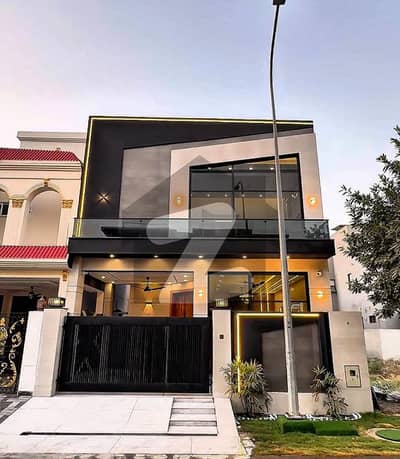 ڈی ایچ اے 9 ٹاؤن ڈیفنس (ڈی ایچ اے),لاہور میں 3 کمروں کا 5 مرلہ مکان 2.08 کروڑ میں برائے فروخت۔