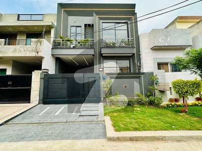 فارمانئیٹس ہاؤسنگ سکیم لاہور میں 3 کمروں کا 5 مرلہ مکان 2.4 کروڑ میں برائے فروخت۔