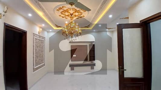 ایل ڈی اے ایوینیو لاہور میں 2 کمروں کا 10 مرلہ بالائی پورشن 60.0 ہزار میں کرایہ پر دستیاب ہے۔