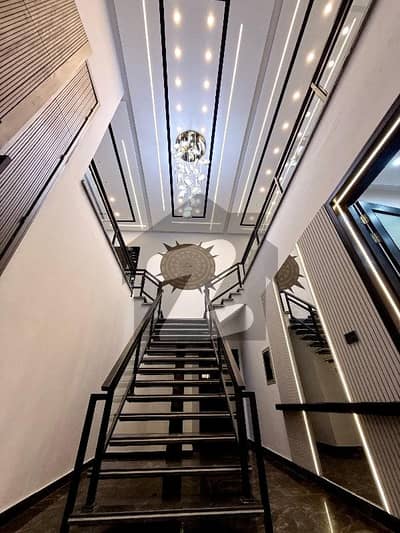 01 Kanal Brand New Ultra Modern Designer House Upper Portion Available For Rent