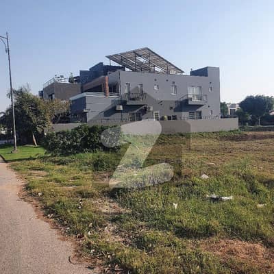 ڈی ایچ اے فیز 6 - بلاک ایل فیز 6,ڈیفنس (ڈی ایچ اے),لاہور میں 1 کنال رہائشی پلاٹ 7.0 کروڑ میں برائے فروخت۔