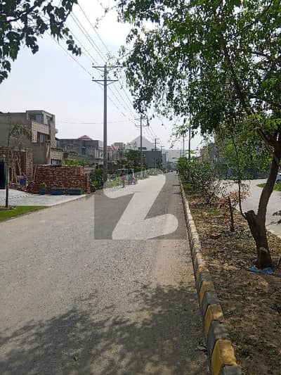 Get An Attractive Residential Plot In Lahore Under Rs. 8000000
