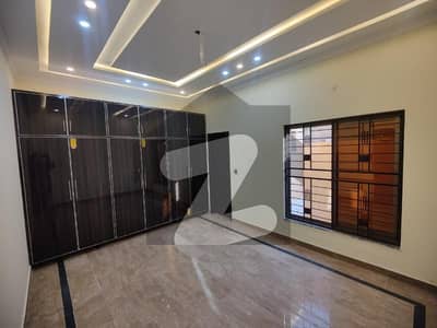 خیابان امین - بلاک این خیابانِ امین,لاہور میں 3 کمروں کا 5 مرلہ مکان 70.0 ہزار میں کرایہ پر دستیاب ہے۔