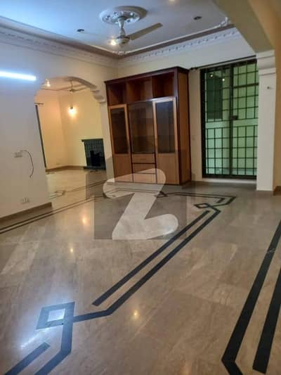 پارک روڈ اسلام آباد میں 2 کمروں کا 5 مرلہ زیریں پورشن 37.0 ہزار میں کرایہ پر دستیاب ہے۔