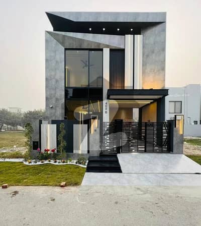 ڈی ایچ اے 9 ٹاؤن ڈیفنس (ڈی ایچ اے),لاہور میں 3 کمروں کا 5 مرلہ مکان 2.1 کروڑ میں برائے فروخت۔