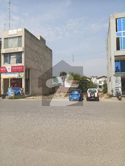 Residential Plot For Grabs In 10 Marla Lahore