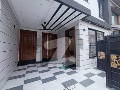 10 MARLA SLIT ELY USED LOWER PORTION FOR RENT IN WAPDA TOWN