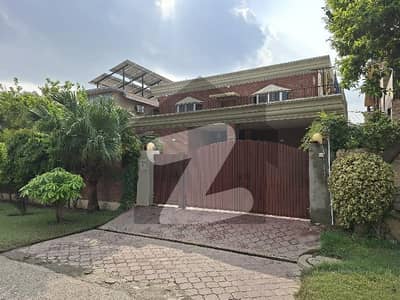 ڈی ایچ اے فیز 3 - بلاک ڈبلیو فیز 3,ڈیفنس (ڈی ایچ اے),لاہور میں 5 کمروں کا 1 کنال مکان 6.9 کروڑ میں برائے فروخت۔