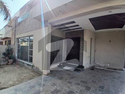 ڈی ایچ اے فیز 5 ڈیفنس (ڈی ایچ اے),لاہور میں 4 کمروں کا 10 مرلہ مکان 2.25 لاکھ میں کرایہ پر دستیاب ہے۔