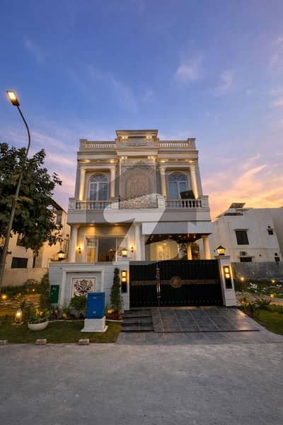 ڈی ایچ اے 9 ٹاؤن ڈیفنس (ڈی ایچ اے),لاہور میں 3 کمروں کا 5 مرلہ مکان 2.35 کروڑ میں برائے فروخت۔