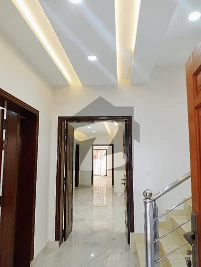 عسکری 10 عسکری,لاہور میں 5 کمروں کا 15 مرلہ مکان 2.7 لاکھ میں کرایہ پر دستیاب ہے۔