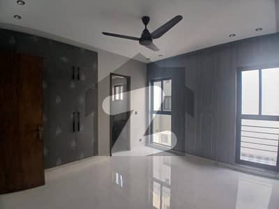 بینکرس ایوینیو کوآپریٹو ہاؤسنگ سوسائٹی لاہور میں 5 کمروں کا 10 مرلہ مکان 3.95 کروڑ میں برائے فروخت۔