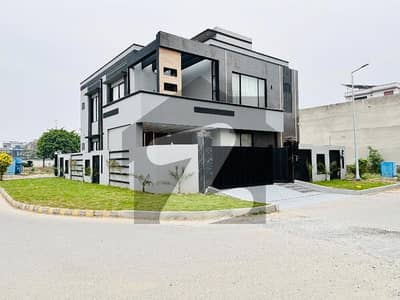 سٹی ہاؤسنگ سوسائٹی گوجرانوالہ میں 6 کمروں کا 12 مرلہ مکان 4.9 کروڑ میں برائے فروخت۔