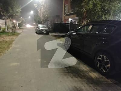 برکی برکی روڈ,کینٹ,لاہور میں 40 کنال فارم ہاؤس 15.0 کروڑ میں برائے فروخت۔