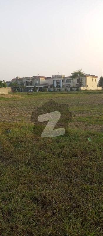 ڈی ایچ اے فیز 8 ڈیفنس (ڈی ایچ اے),لاہور میں 4 کنال رہائشی پلاٹ 45.0 کروڑ میں برائے فروخت۔