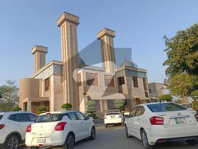 ڈی ایچ اے فیز 7 - بلاک آر فیز 7,ڈیفنس (ڈی ایچ اے),لاہور میں 1 کنال رہائشی پلاٹ 3.25 کروڑ میں برائے فروخت۔